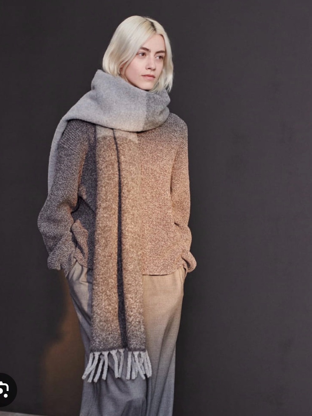 Uniqlo : C Souffle Yarn Chunky Fringe Scarf in Light Gray